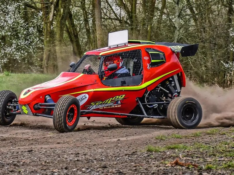 Adrenalinová jízda v buggy na závodním okruhu