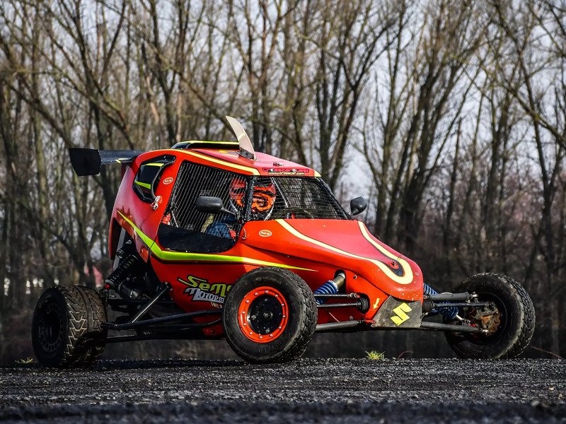 Adrenalinová jízda v buggy na závodním okruhu