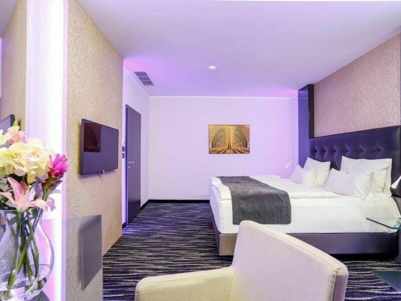 Noc v Tančícím domě s tříchodovou večeří pro 2