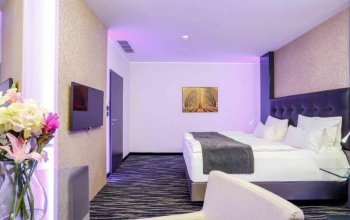 Noc v Tančícím domě s tříchodovou večeří pro 2