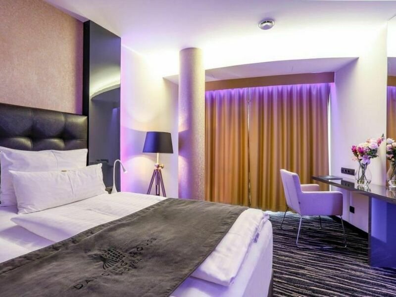 Noc v Tančícím domě s tříchodovou večeří pro 2