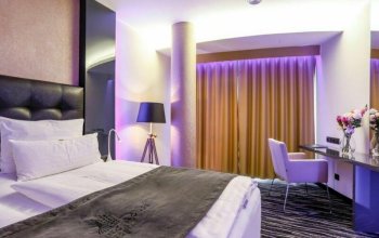 Noc v Tančícím domě s tříchodovou večeří pro 2