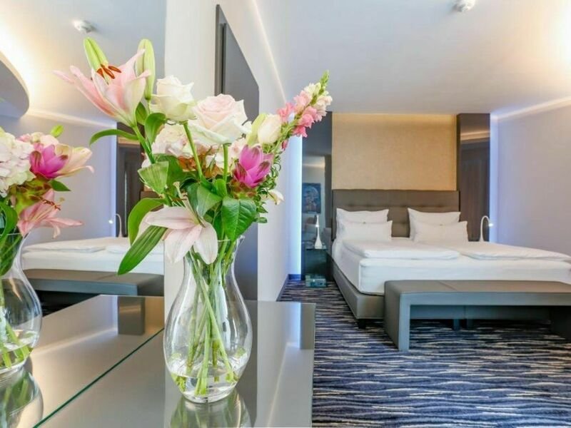 Noc v Tančícím domě s tříchodovou večeří pro 2