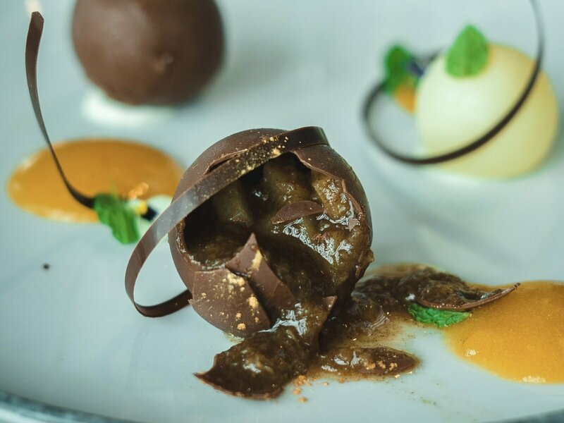 Noc v Tančícím domě s tříchodovou večeří pro 2