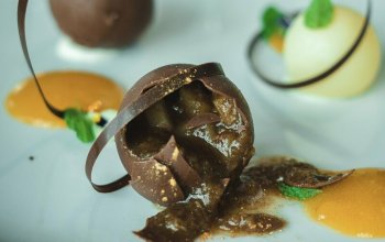 Noc v Tančícím domě s tříchodovou večeří pro 2