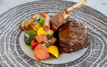 Noc v Tančícím domě s tříchodovou večeří pro 2