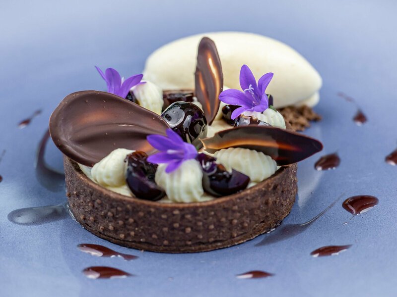 Noc v Tančícím domě s tříchodovou večeří pro 2