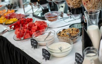 Noc v Tančícím domě s tříchodovou večeří pro 2