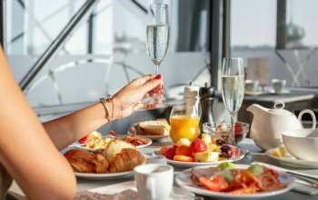 Noc v Tančícím domě s tříchodovou večeří pro 2