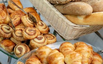 Noc v Tančícím domě s tříchodovou večeří pro 2