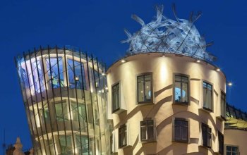 Noc v Tančícím domě s tříchodovou večeří pro 2