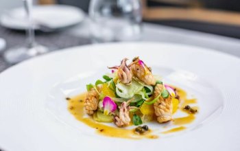 Noc v Tančícím domě s tříchodovou večeří pro 2