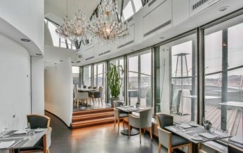 Noc v Tančícím domě s tříchodovou večeří pro 2