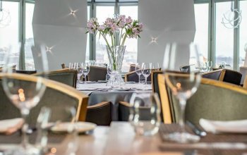 Noc v Tančícím domě s tříchodovou večeří pro 2