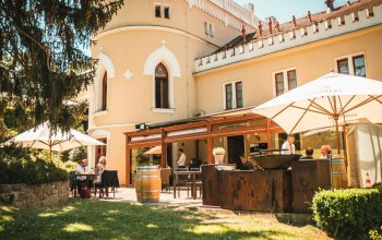 Noc na zámku Chateau St. Havel + 6chodové menu pro 2, Praha