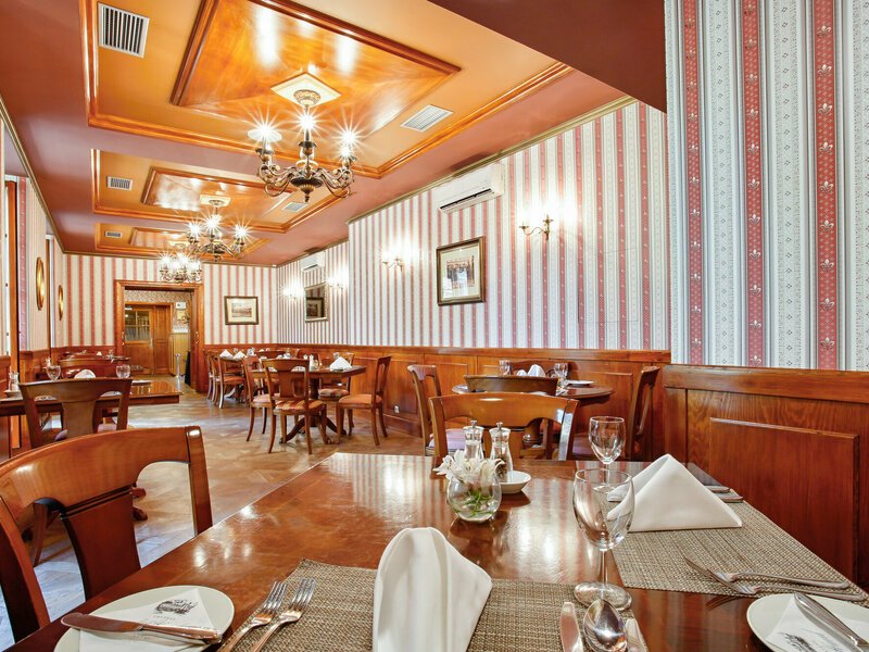 Noc na zámku Chateau St. Havel + 6chodové menu pro 2, Praha