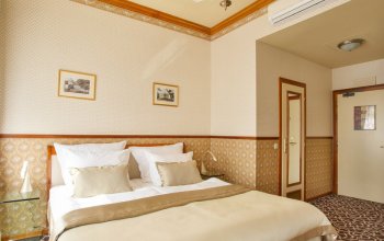 Noc na zámku Chateau St. Havel + 6chodové menu pro 2, Praha