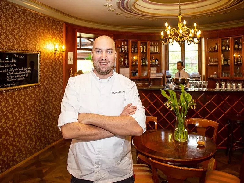 Noc na zámku Chateau St. Havel + 6chodové menu pro 2, Praha