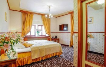 Noc na zámku Chateau St. Havel + 6chodové menu pro 2, Praha