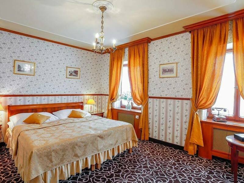 Noc na zámku Chateau St. Havel + 6chodové menu pro 2, Praha