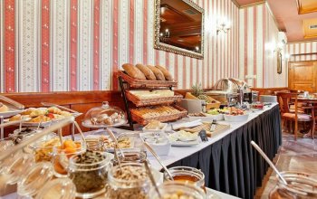 Noc na zámku Chateau St. Havel + 6chodové menu pro 2, Praha