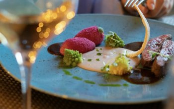 Noc na zámku Chateau St. Havel + 6chodové menu pro 2, Praha