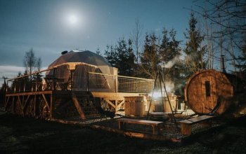 Romantický glamping s wellness a adrenalinem v Krkonoších