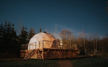 Romantický glamping s wellness a adrenalinem v Krkonoších