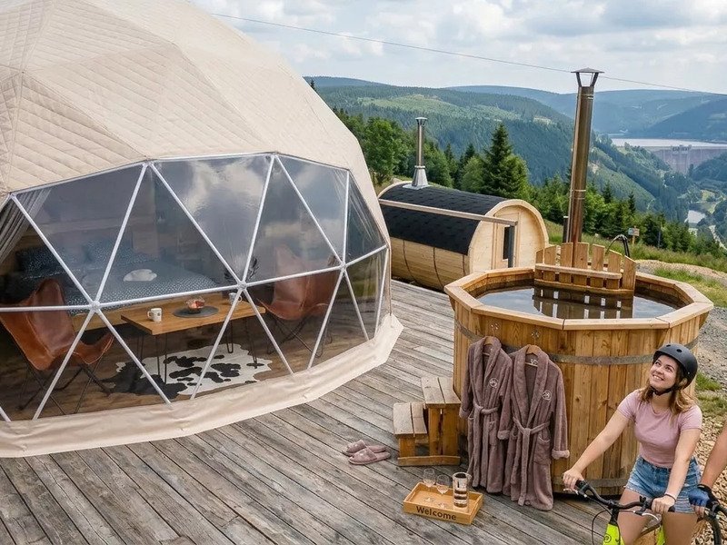 Romantický glamping s wellness a adrenalinem v Krkonoších