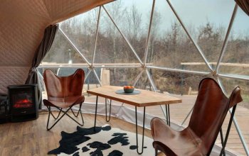 Romantický glamping s wellness a adrenalinem v Krkonoších