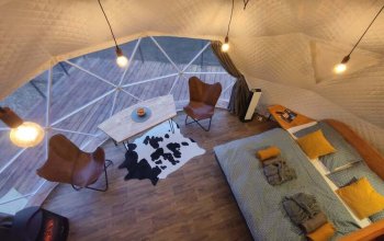 Romantický glamping s wellness a adrenalinem v Krkonoších