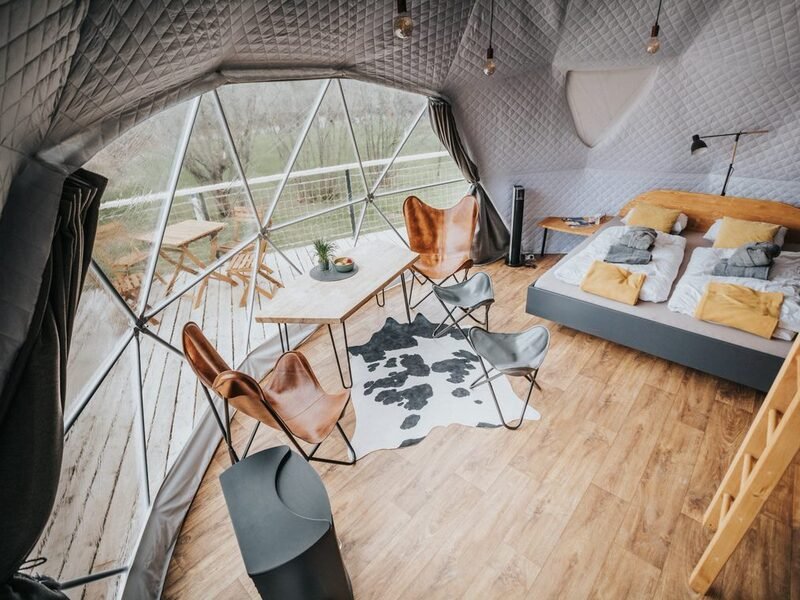 Romantický glamping s wellness a adrenalinem v Krkonoších