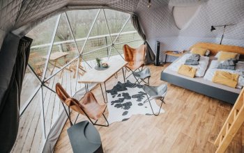 Romantický glamping s wellness a adrenalinem v Krkonoších