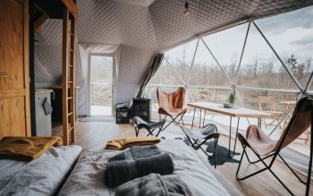 Romantický glamping s wellness a adrenalinem v Krkonoších