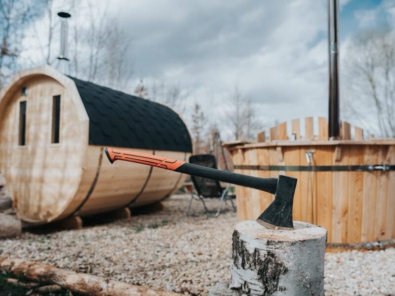 Romantický glamping s wellness a adrenalinem v Krkonoších