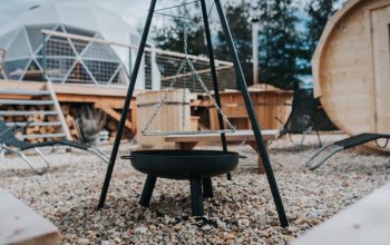 Romantický glamping s wellness a adrenalinem v Krkonoších