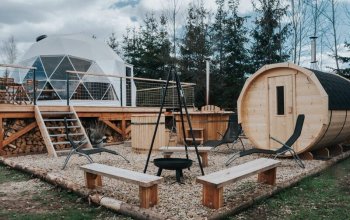 Romantický glamping s wellness a adrenalinem v Krkonoších