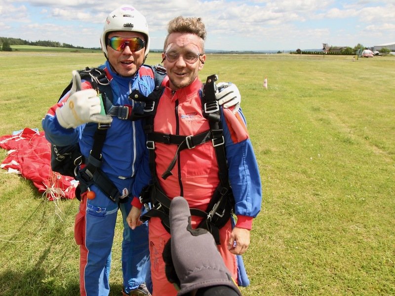 Tandemový seskok padákem