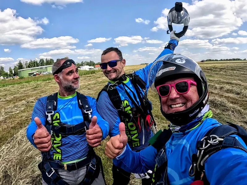 Tandemový seskok padákem