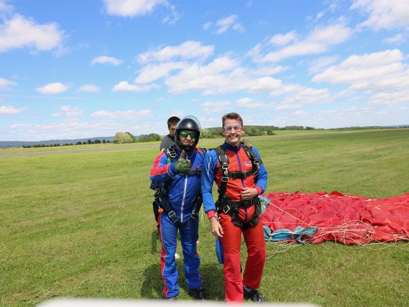 Tandemový seskok padákem