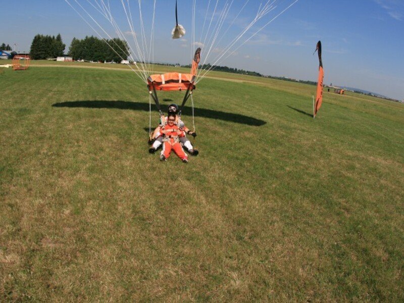 Tandemový seskok z 6 kilometrů