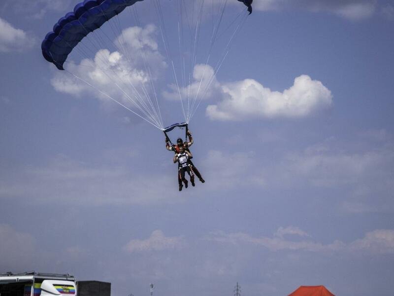 Tandemový seskok padákem