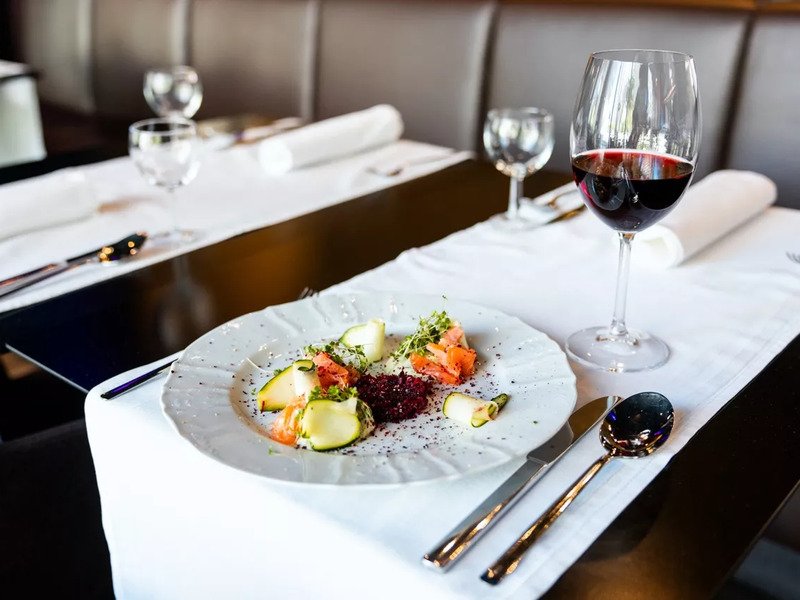 Romantické aperitivo s koktejlem v restauraci Zlatý Kohout