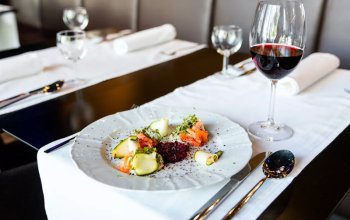 Romantické aperitivo s koktejlem v restauraci Zlatý Kohout