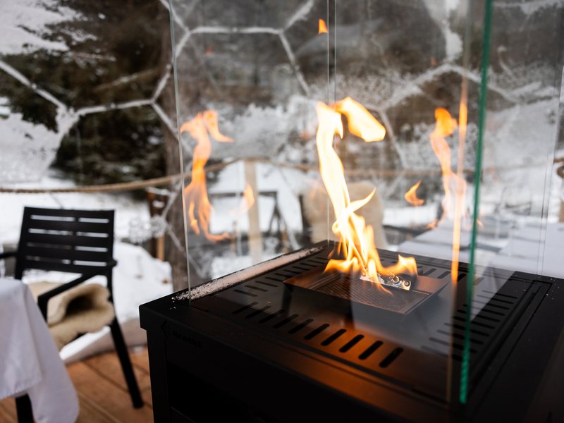 Romantická večeře v iglú s vínem v Krkonoších