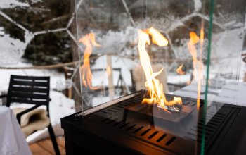 Romantická večeře v iglú s vínem v Krkonoších
