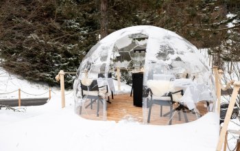 Romantická večeře v iglú s vínem v Krkonoších