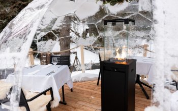 Romantická večeře v iglú s vínem v Krkonoších