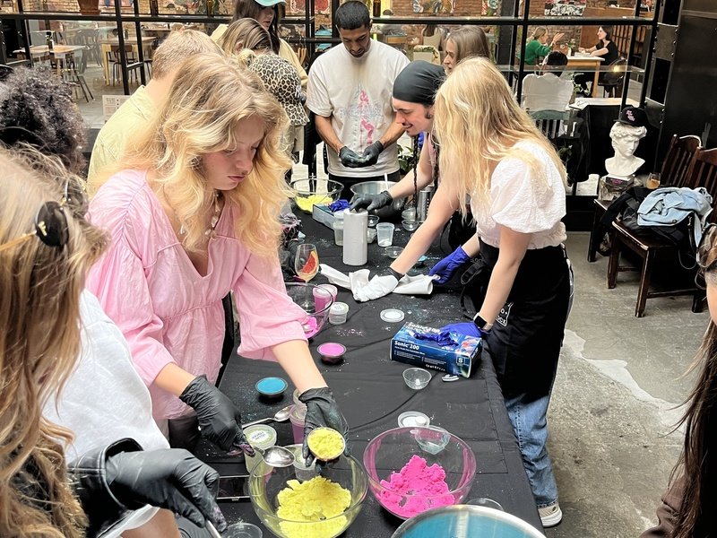 Kreativní workshop: Výroba koupelových bomb + abstraktní malování