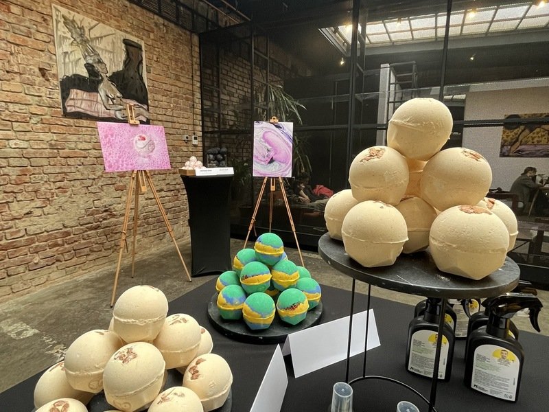 Kreativní workshop: Výroba koupelových bomb + abstraktní malování